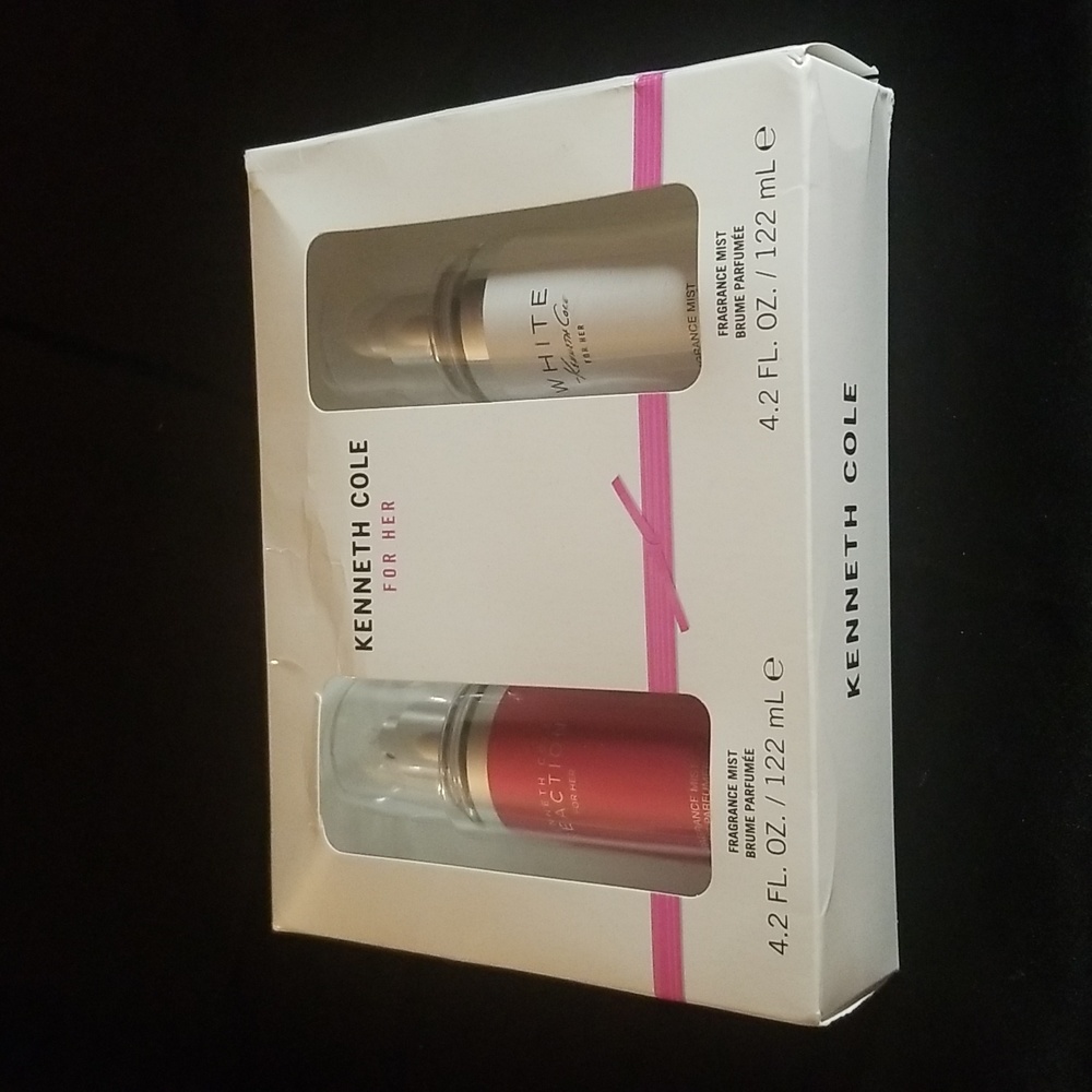 Kenneth Cole Reaction for Her fragrance mist gift package